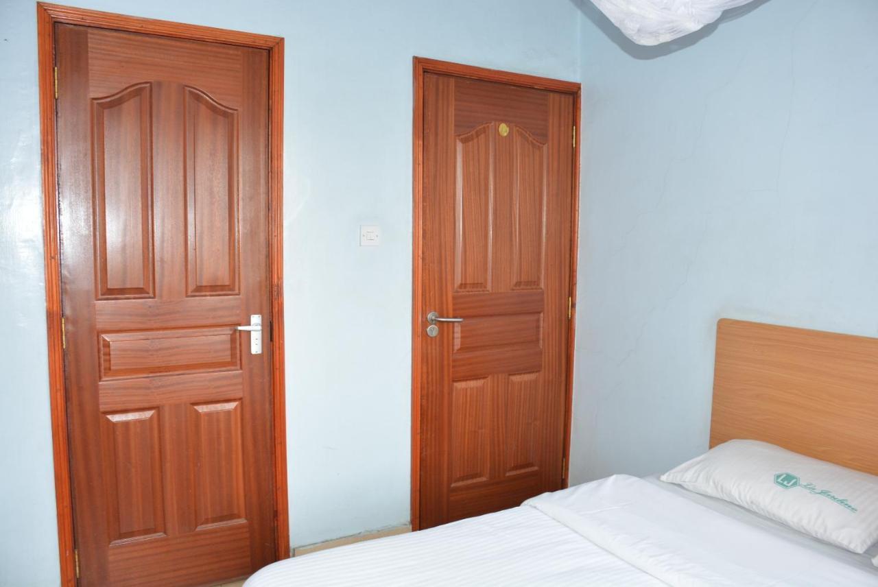 Bed and Breakfast La Jardine Найроби Экстерьер фото